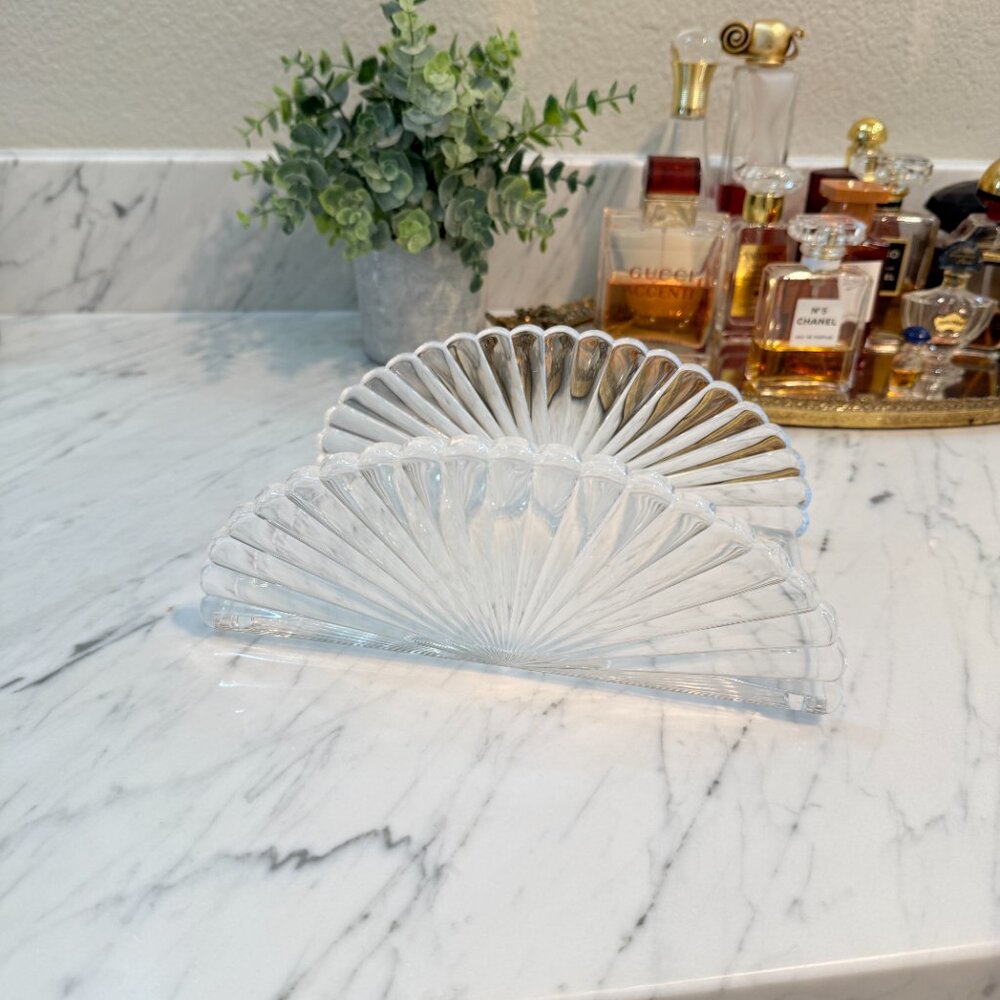 Vintage Clear Acrylic Lucite Transparent Tissue Box Holder – Footed Fan Shape, - Picture 9 of 11